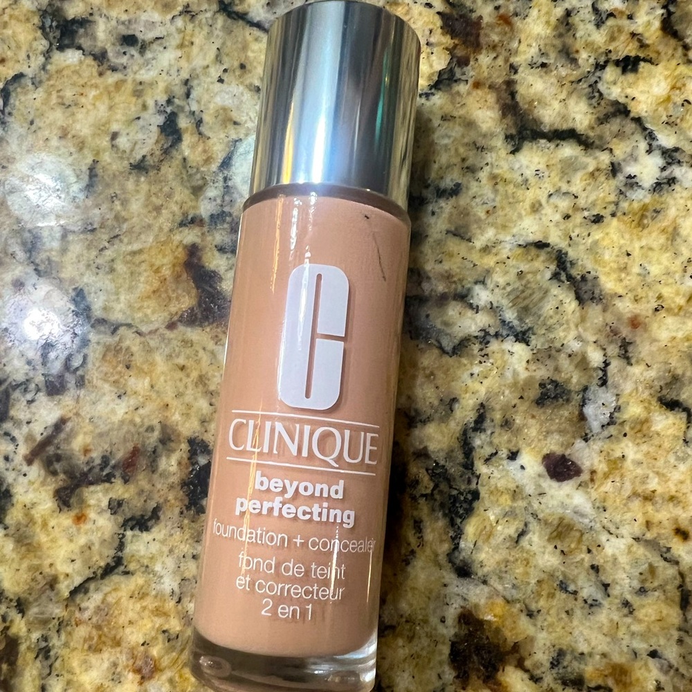 Clinique Beyond Perfecting Foundation
